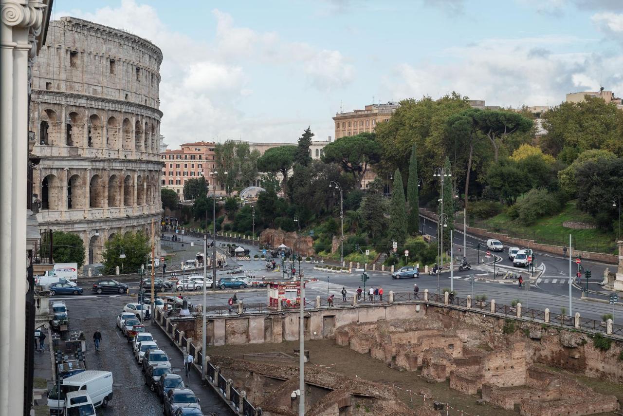 Casa Isabella Al Colosseo - FromhometoРим Екстериор снимка